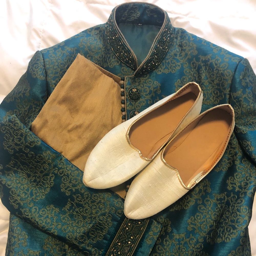 Raw Silk Men’s Shoes with gold detail